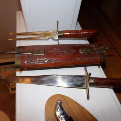 H-44  CARVING KNIVES & FORKS, FIXED BLADE KNIFE