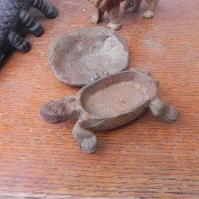 LOT 240   CAST IRON COLLECTIBLES   (TS)