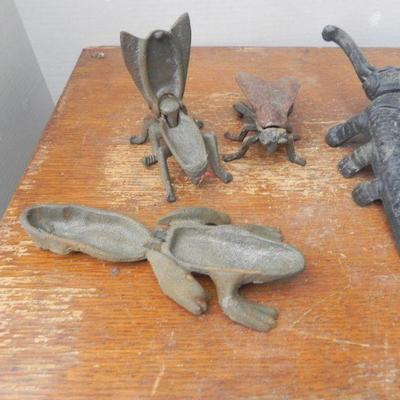 LOT 240   CAST IRON COLLECTIBLES   (TS)