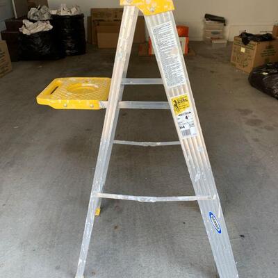 #313    SMALL ALUMINUM STEP LADDER 