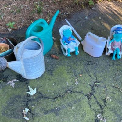 590: Watering Cans and Garden Decor 