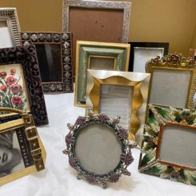 593: Large Lot of Decorative Pictures Frams 