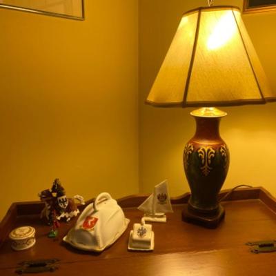 601: Decorative Lamp and English porcelain Collection 