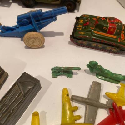 605: Lot of Antique Army Toys 