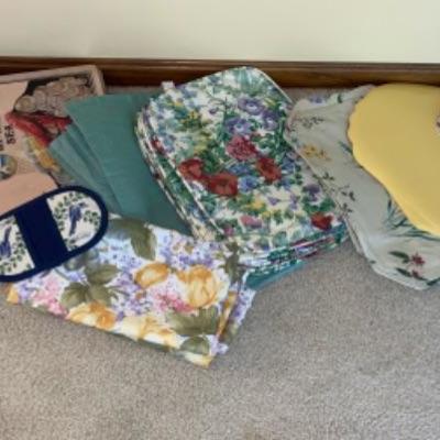 606: Lot of Table LInens and Placemats 