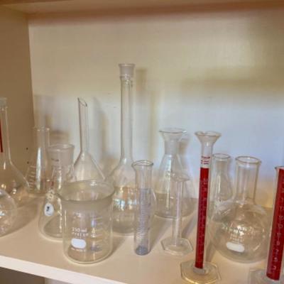 617: Glass Beakers for Measuring Lot 