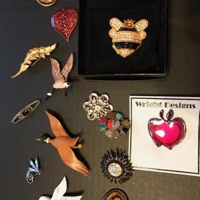 622: Lot of Costume Jewelry Pins 