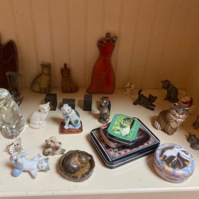 627: Lot of Decorative Mini Cat Figures 