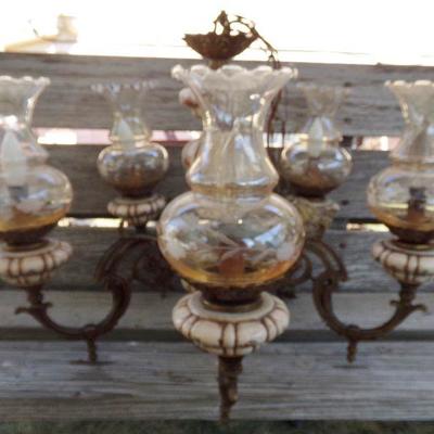 LOT 102  VINTAGE LIGHT FIXTURE. (SG)