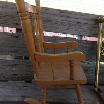 LOT 103  DOLL FURNITURE