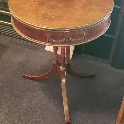 Antique 3 legged table 