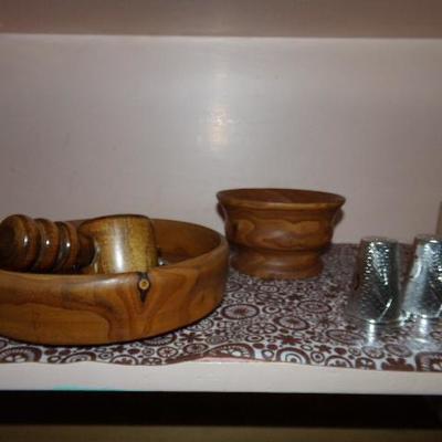 H-77  SMALL KITCHEN APPLIANCES AND DECOR