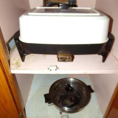 H-77  SMALL KITCHEN APPLIANCES AND DECOR