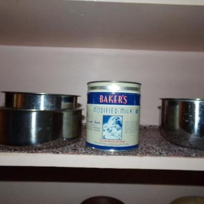 H-77  SMALL KITCHEN APPLIANCES AND DECOR