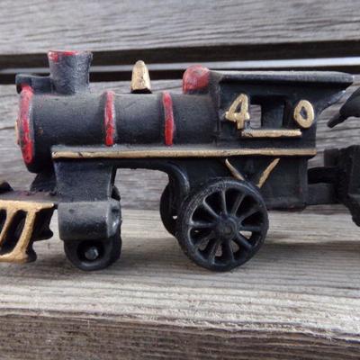 LOT 131  CAST IRON 4 PIECE TRAIN