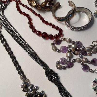 RB10: Lot of Costume Jewely