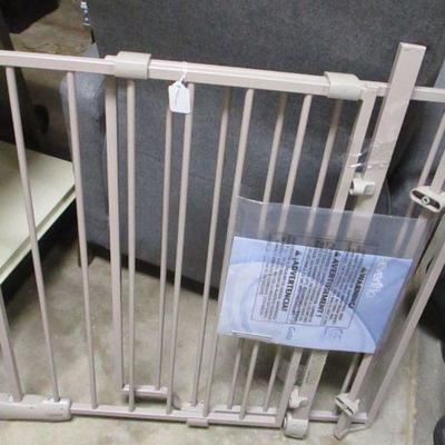 Lot 22 - Evenflo Secure Step Gate