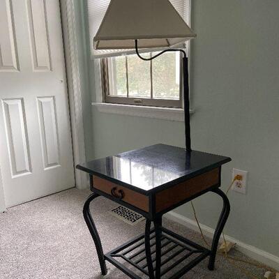 O2: Table with Attached lamp