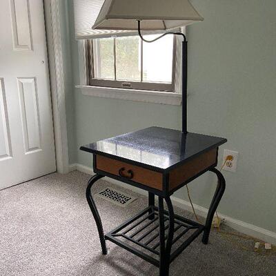 O2: Table with Attached lamp