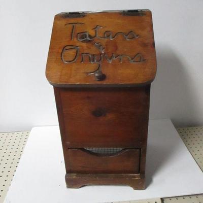 Lot 40 - Taters & Onions Storage Container 