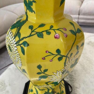 L3: Asian Style Porcelain Lamp