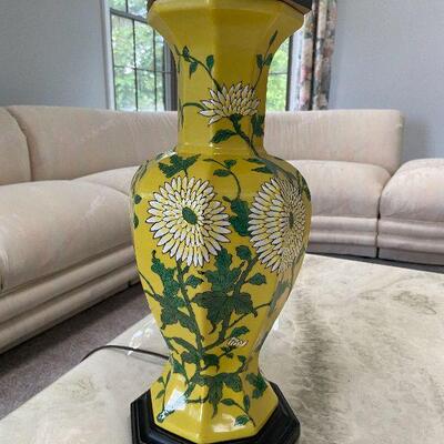 L3: Asian Style Porcelain Lamp