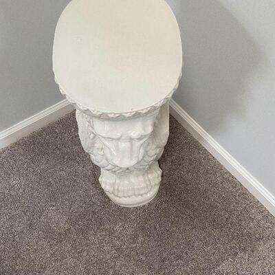 L10: Griffen Porccelain Plant Stand