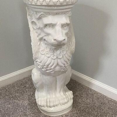L10: Griffen Porccelain Plant Stand