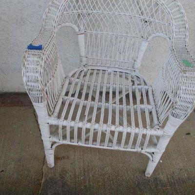Lot 100 - White Wicker Chair