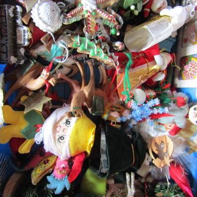 SG-1  CHRISTMAS/HOLIDAY DECORATIONS  