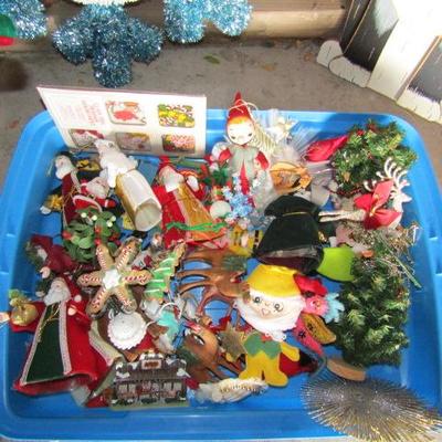 SG-1  CHRISTMAS/HOLIDAY DECORATIONS  