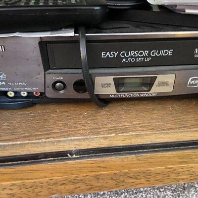 F22: Hitachi VCR Player with Remote