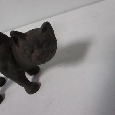 Lot 117 - Vintage Cast Iron Cat with Flat Screw