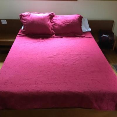 226: Queen Duvet Cover and Shams