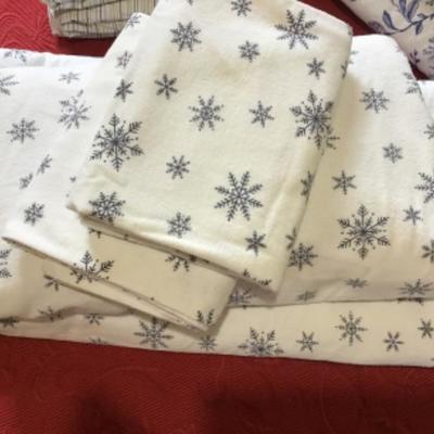 229  4 Sets of Queen Size Sheets