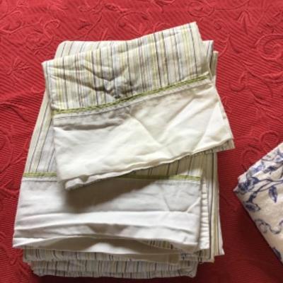 229  4 Sets of Queen Size Sheets