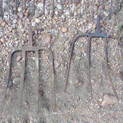 BB-8  VARIOUS PITCH FORKS AND SHOVEL   