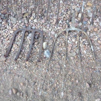 BB-8  VARIOUS PITCH FORKS AND SHOVEL   