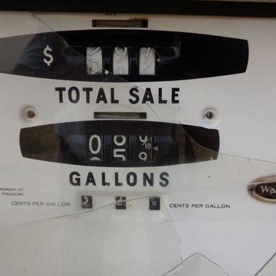 BB-9  OLD CONOCO GAS PUMP  