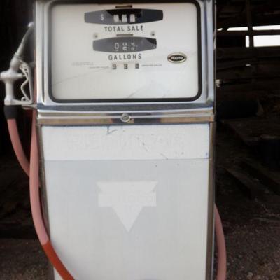 BB-9  OLD CONOCO GAS PUMP  