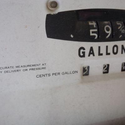 BB-9  OLD CONOCO GAS PUMP  