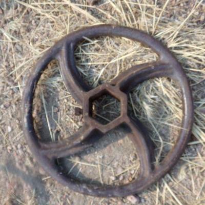 BB-11  LARGE LOT OF VARIOUS FARMING PARTS