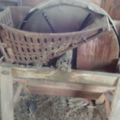 BB-14  VINTAGE CORN SHELLER