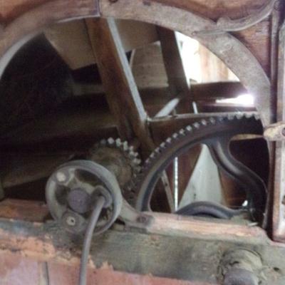 BB-17   VINTAGE CORN SHELLER