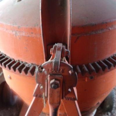 BB-18  VINTAGE CONCRETE MIXER