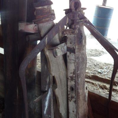 BB-19  VINTAGE WAGON AXLES