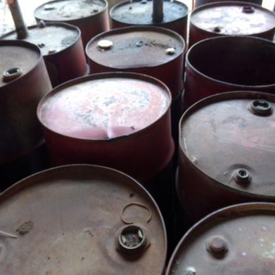 BB-20  LARGE LOT OF OIL BARRELS
