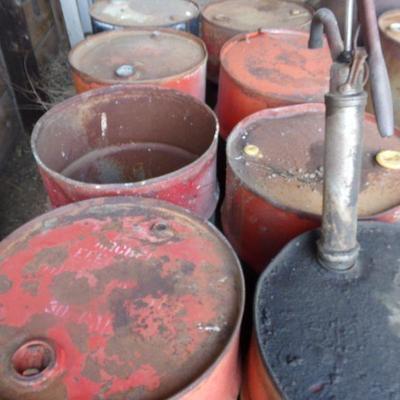 BB-20  LARGE LOT OF OIL BARRELS