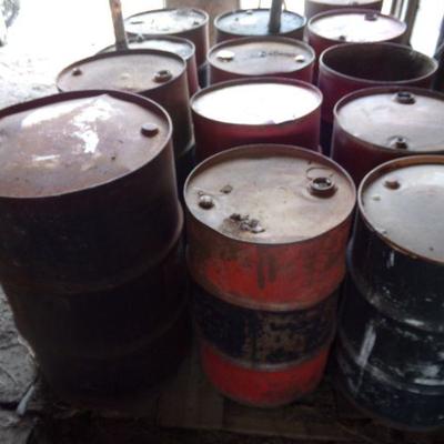 BB-20  LARGE LOT OF OIL BARRELS