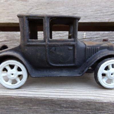 LOT 205  AUNT JAMIMA CAST IRON BANK & TOY TRUCK